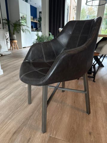 2 Moderne donkergrijze eetkamerstoel met metalen onderstel