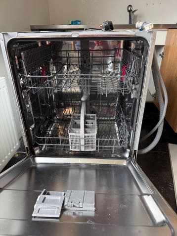 Dishwasher whirlpool