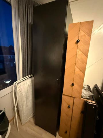 Zwarte (kleding)kast, gebruikt, *uiterlijk vrijdag ophalen*