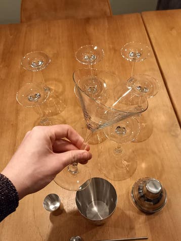 Set van 8 cocktailglazen met shaker en bar tools