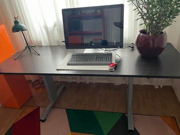 Bureau verstelbaar. Gratis