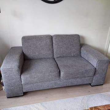 Twee grijze banken, gratis