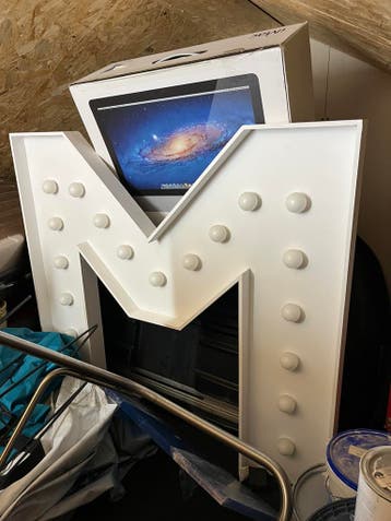 Licht letter M