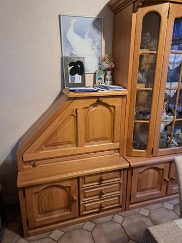 Vitrine met opbergkasten (gratis ophalen)