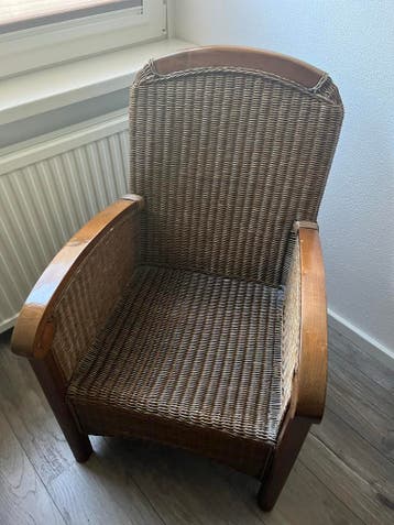 Rotan stoel met houten frame