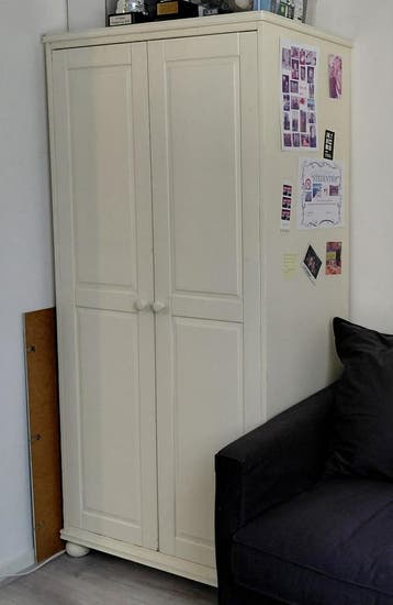 Roomwitte kledingkast - Gebruikt - Afhalen Breda