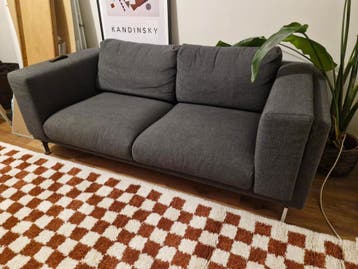 Grijze tweezitter bank, gratis ivm snel ophalen