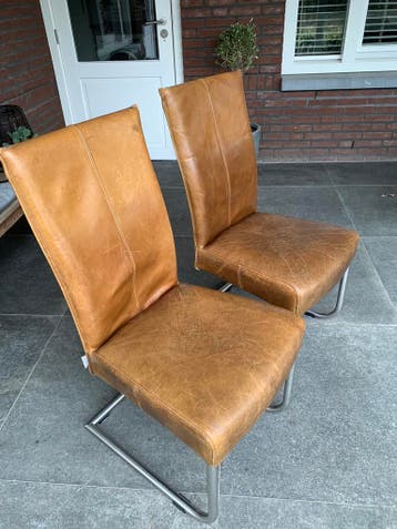 Twee stoelen echt leder