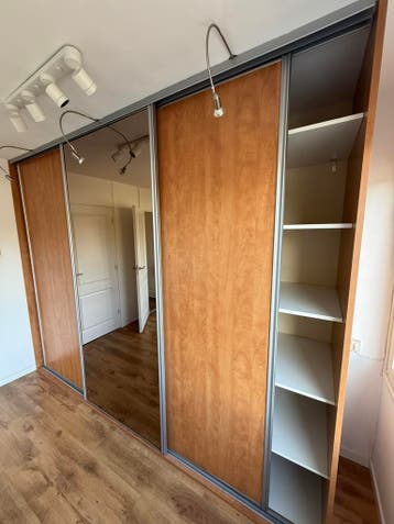 Gratis Grote kledingkast