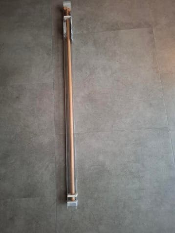 Houten roede 110cm met einddopjes en ophangbeugels