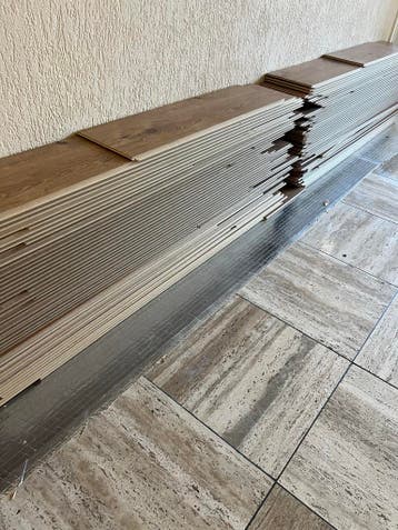 Eikenkleurig laminaat, ongeveer 25 m2