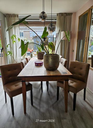 Gratis: Grote eettafel met 6 stoelen