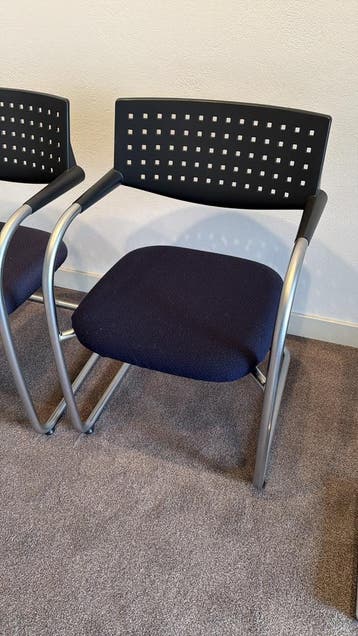 Stoel met stoffen zitting en metalen frame 6 stuks