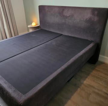 Boxspring 180x200 met hoofdbord.