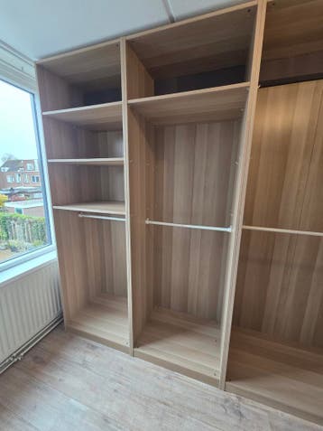 Open kledingkast 150x235x58 cm met hangruimte en planken