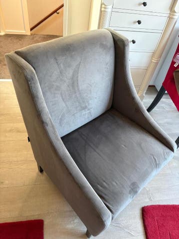 Licht grijze fauteuil gratis op te halen