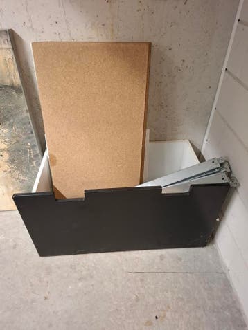 Gratis opbergkist en stellingkast