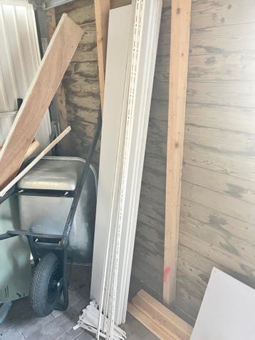 Witte legplanken met dragers