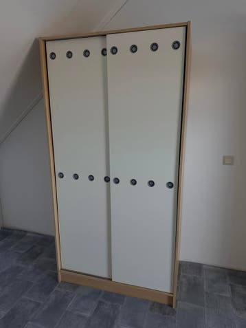 Moderne Kledingkast met Schuifdeuren - Wit/Hout