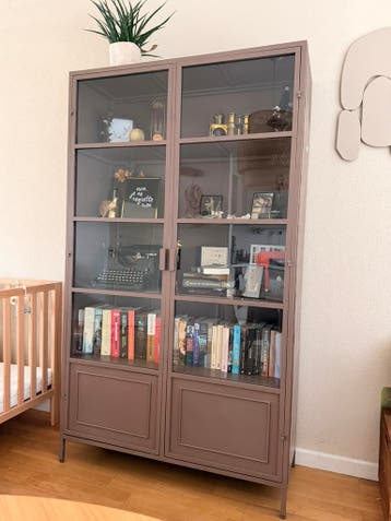 Metalen vitrinekast - gratis af te halen.