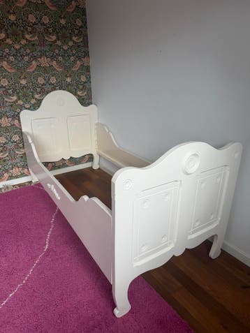 Gratis af te halen: eenpersoons meisjesbed, wit