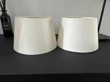 Twee witte lampenkappen - Ø 20 cm - Gratis af te halen