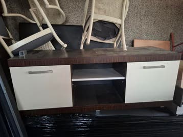 Gratis meubels, kinderwagen, yukka en lambrisering