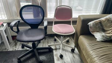 2 bureaustoelen gratis af te halen