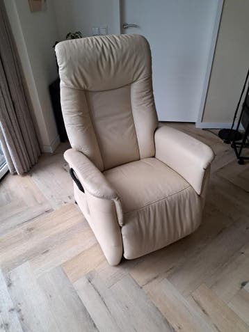 Wit lederen sta-op stoel