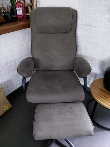 Fauteuil met voetenbankje