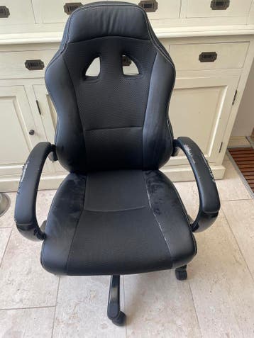 GRATIS bureaustoel/gamestoel met schade aan leuningen