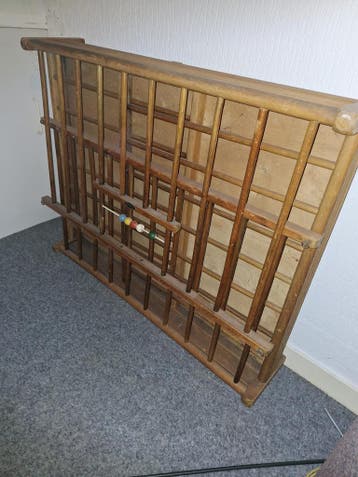 Tafel, fauteuil en kinderbox gratis op te halen