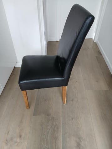 Gratis 6 eetkamer stoelen
