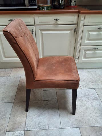 Gratis 4 eetkamerstoelen