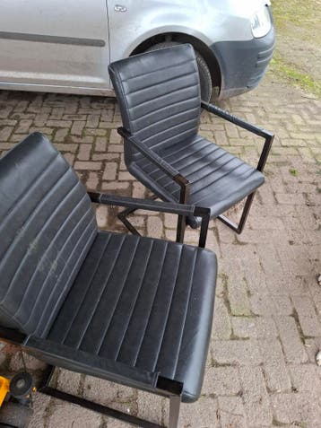 2 stoelen