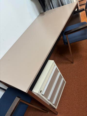 Gratis op te halen Bureau nette staat 80 x 160 cm