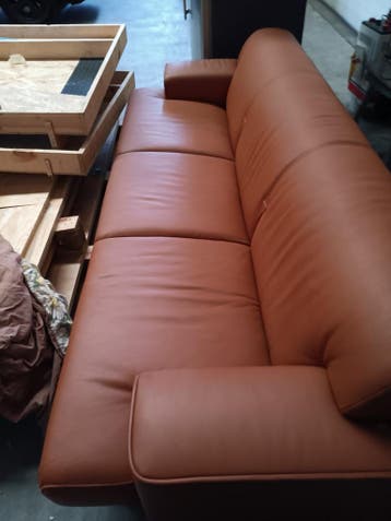 Afhalen leren bankstel  2.30 bij ,75 cm en zithoogte 40 cm