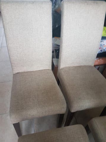 Vier beige eetkamerstoelen GRATIS af te halen