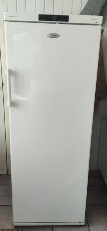 Gratis Whirlpool vriezer. Defect.