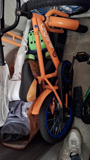 2 kinderfietsjes en een kinderstepje