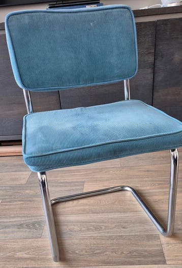 Gratis 4 eethoekstoelen