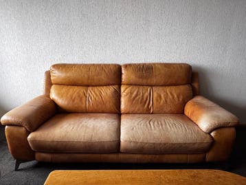 Cognac kleurige bank - gratis af te halen