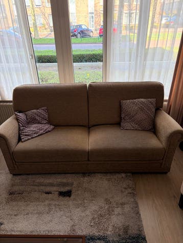 Bruine tweepersoonsbank