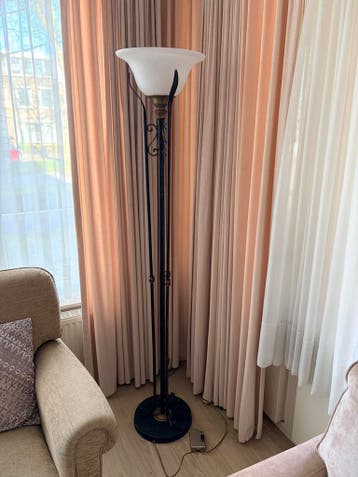 Vloerlamp met glazen kap