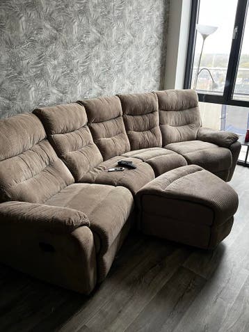 Grote stoffen hoekbank met relaxfunctie