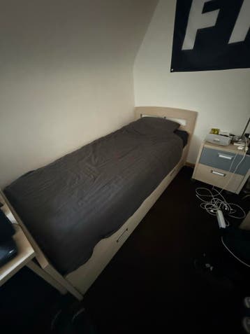 Bed met lades