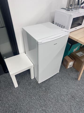 GRATIS: Complete inboedel (Tafel, Bank, Witgoed, Bureau)