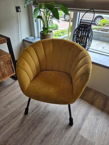 Leuke okergele fauteuil