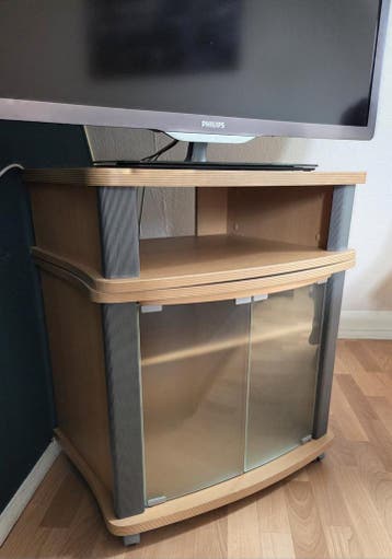 TV kastje met glazen deurtjes