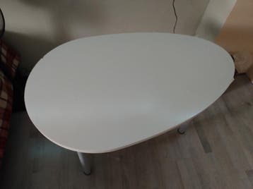 Ovaal tafeltje
